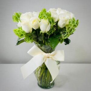 ARREGLO DE FLORES BLANCAS MEDIANO