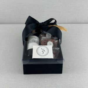 CAJA CON BOTELLA Y BOTANA