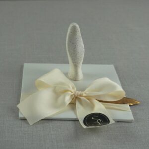 VIRGEN DE MANO DE ARCILLA